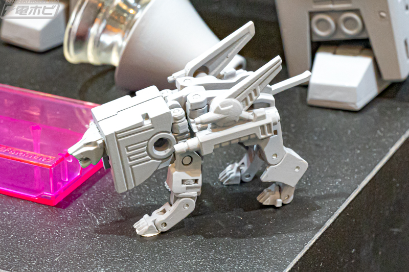 Takara Tomy 变形金刚 MPG-24 Ramhorn 和 Eject 原型