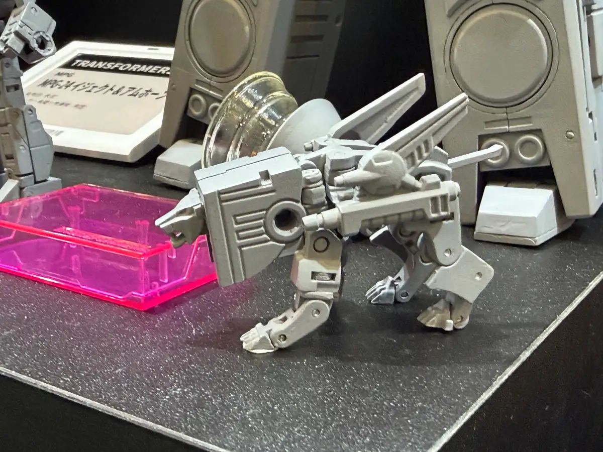 Takara Tomy 变形金刚 MPG-24 Ramhorn 和 Eject 原型
