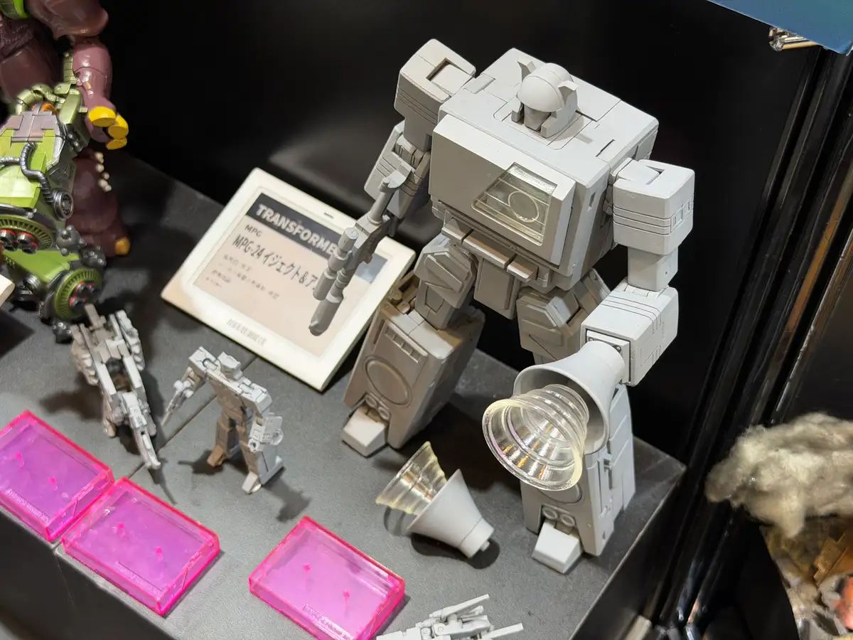 Takara Tomy 变形金刚 MPG-24 Ramhorn 和 Eject 原型