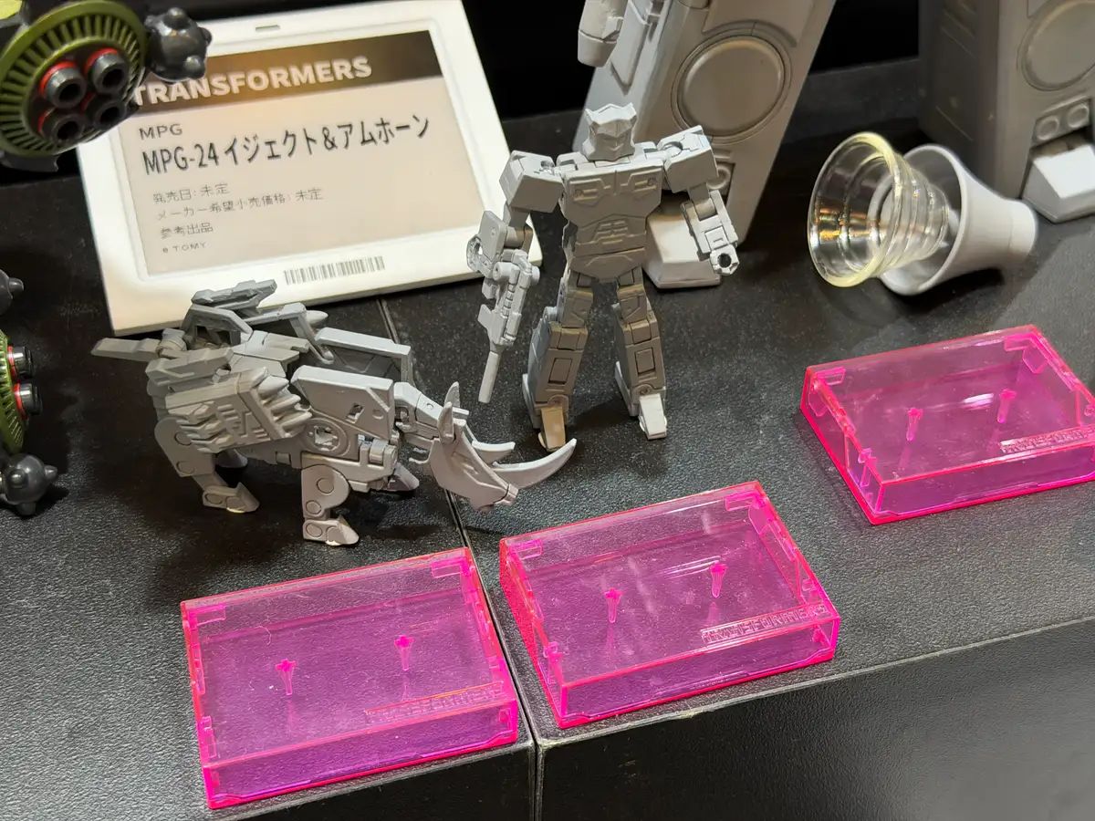 Takara Tomy 变形金刚 MPG-24 Ramhorn 和 Eject 原型