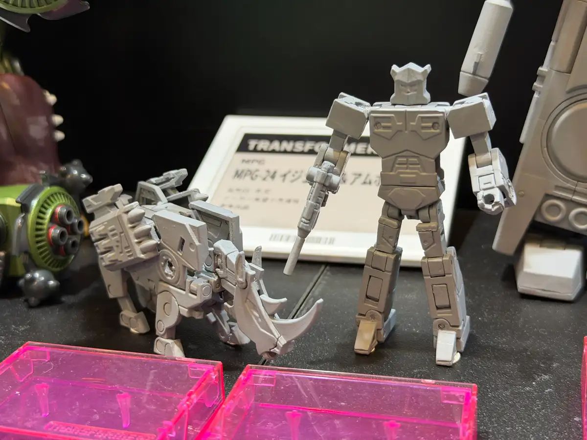 Takara Tomy 变形金刚 MPG-24 Ramhorn 和 Eject 原型