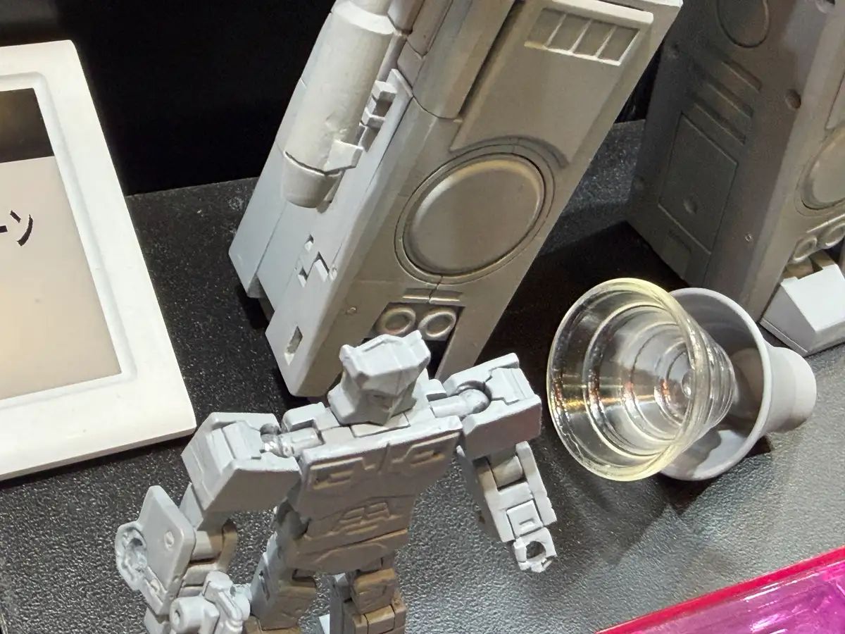 Takara Tomy 变形金刚 MPG-24 Ramhorn 和 Eject 原型